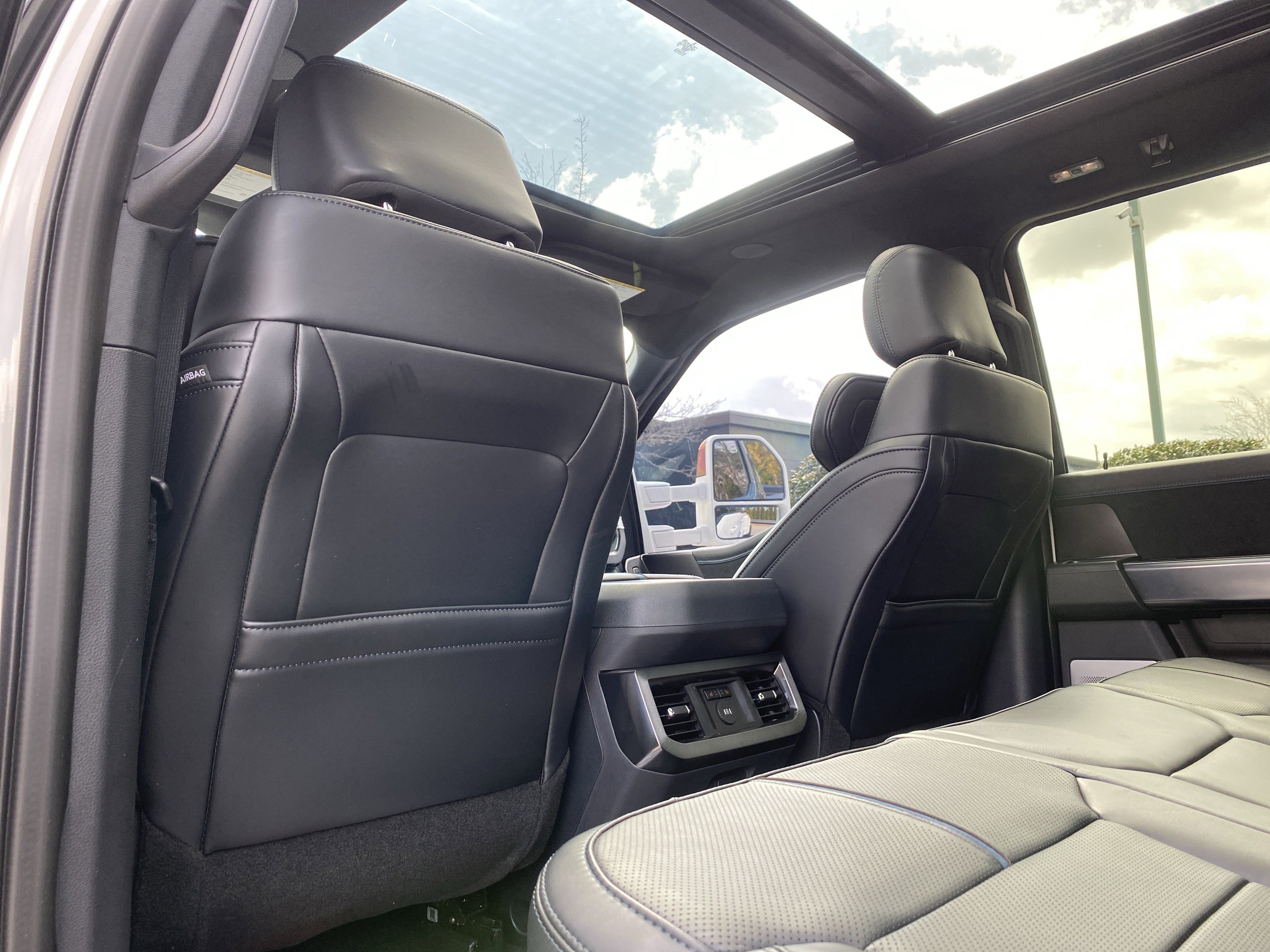 Used 2026 Ford F450 Platinum w/ FX4 Off-Road Package image 43