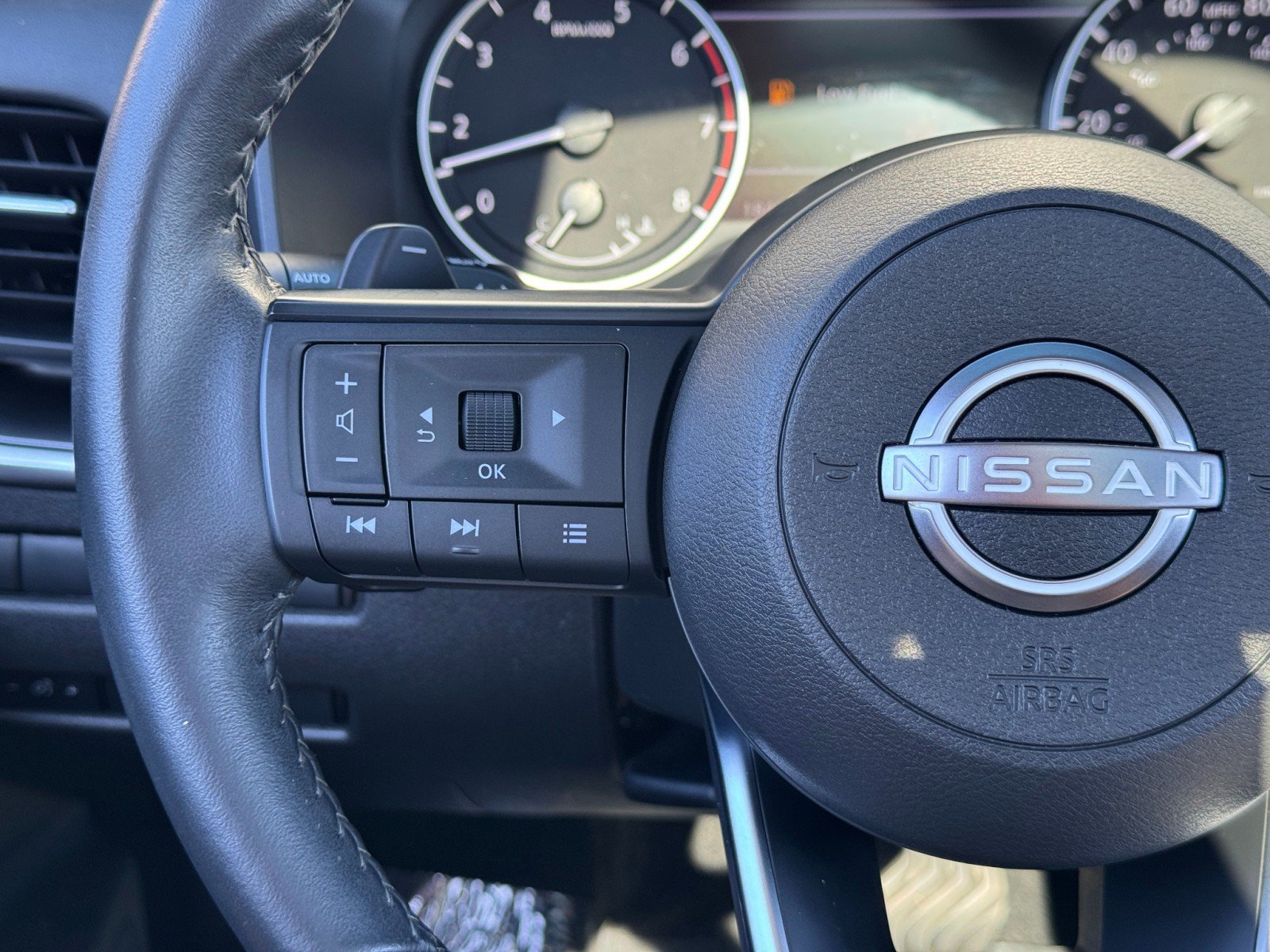 Used 2024 Nissan Rogue SV w/ SV Premium Package FWD image 20