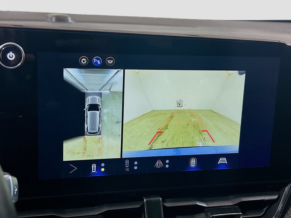Used 2025 Chevrolet Equinox RS w/ Safety and Technology Package FWD image 12