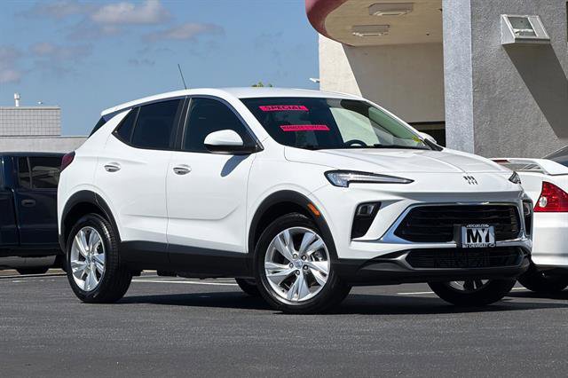Certified 2024 Buick Encore GX Preferred FWD image 2