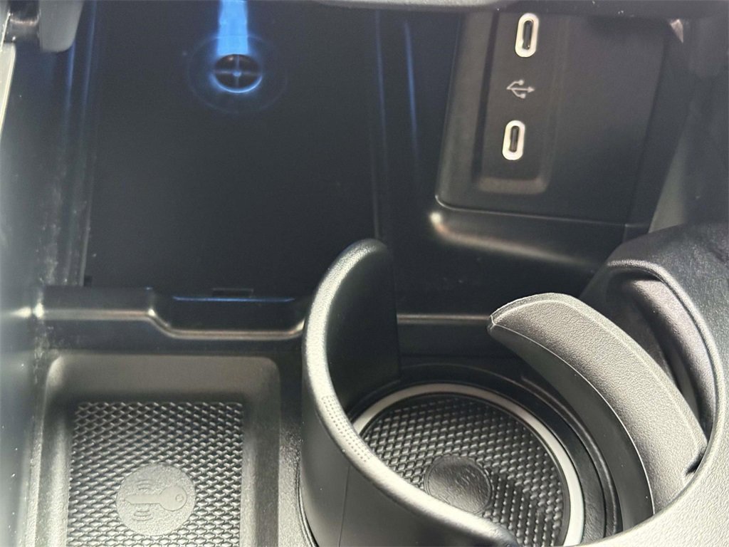 Used 2025 Mercedes-Benz GLC 350e 4MATIC image 18