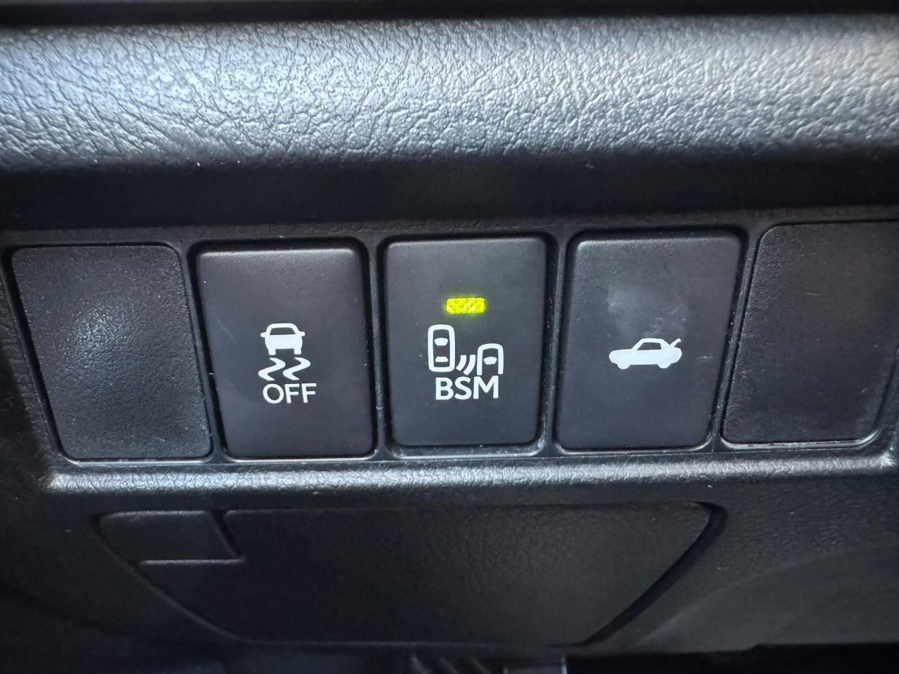 Used 2016 Toyota Avalon Touring image 13