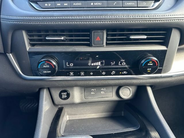 Used 2025 Nissan Rogue SV FWD image 16