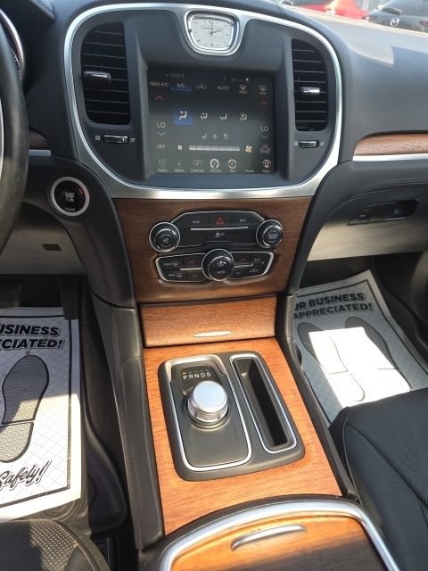 Used 2015 Chrysler 300 C Platinum w/ Harman/Kardon Audio Group AWD/4WD image 13