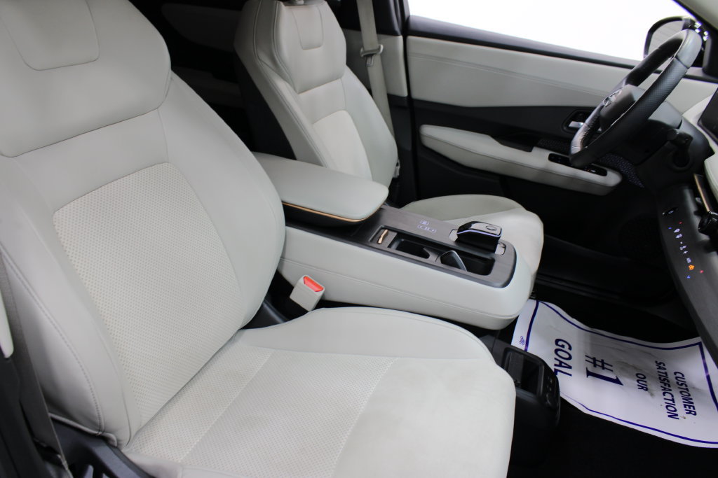 Used 2024 Nissan Ariya AWD image 25