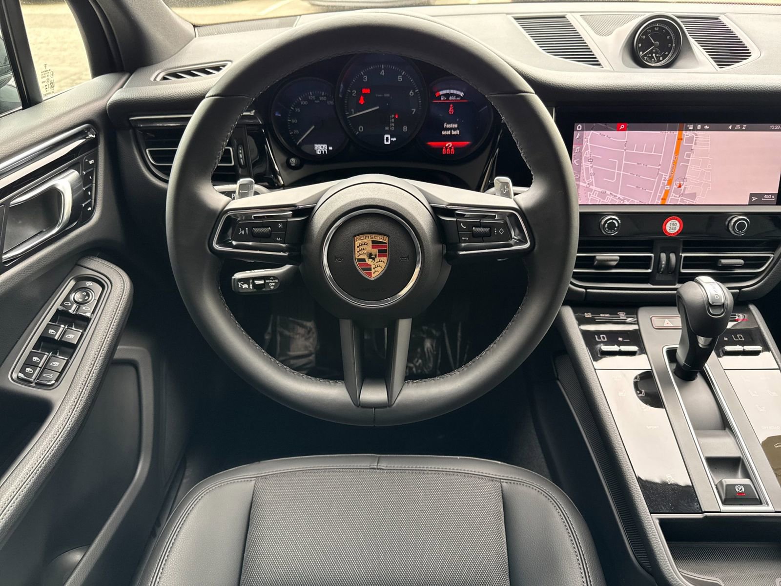 Certified 2025 Porsche Macan image 16