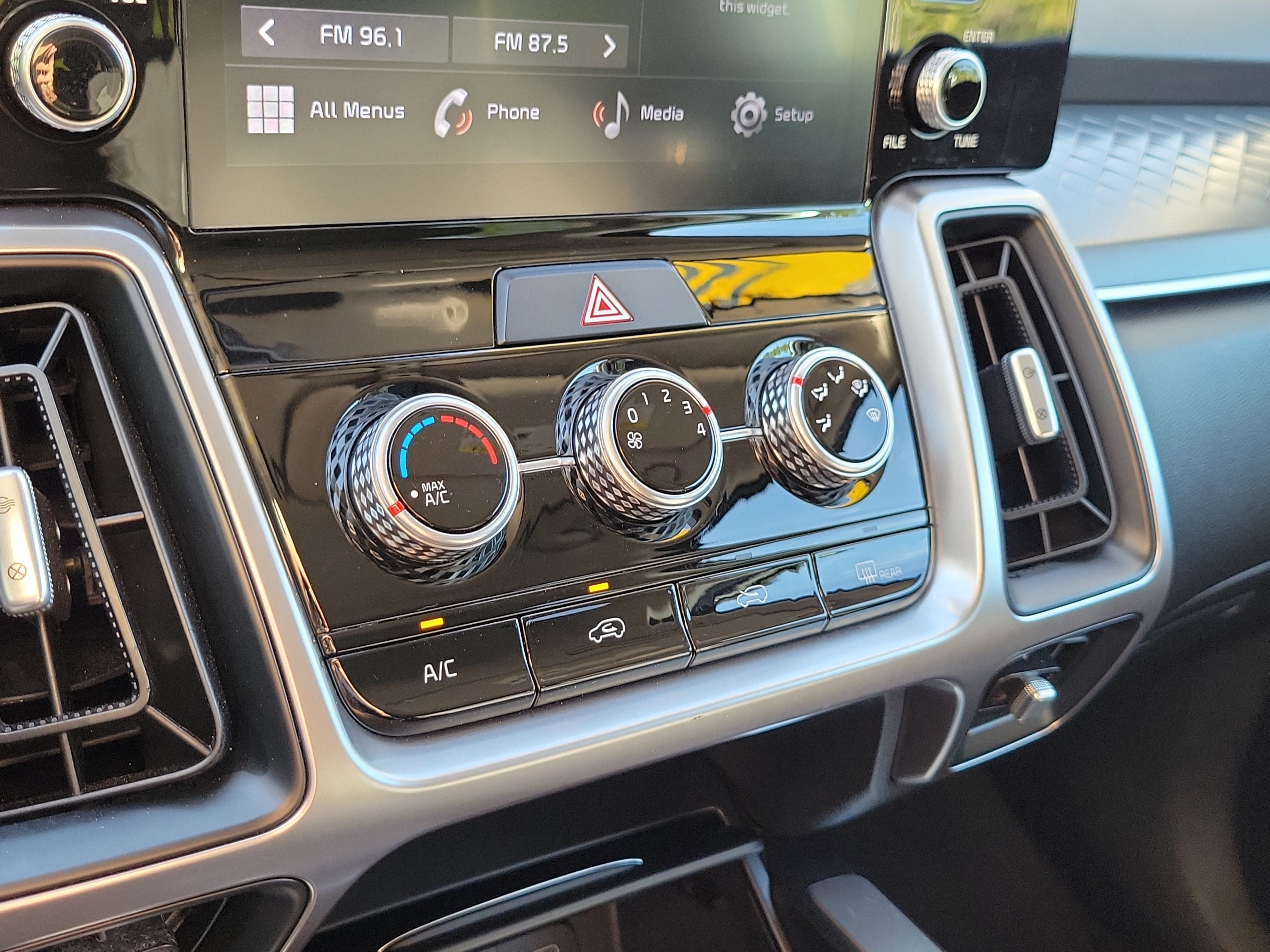 Certified 2022 Kia Sorento LX FWD image 33