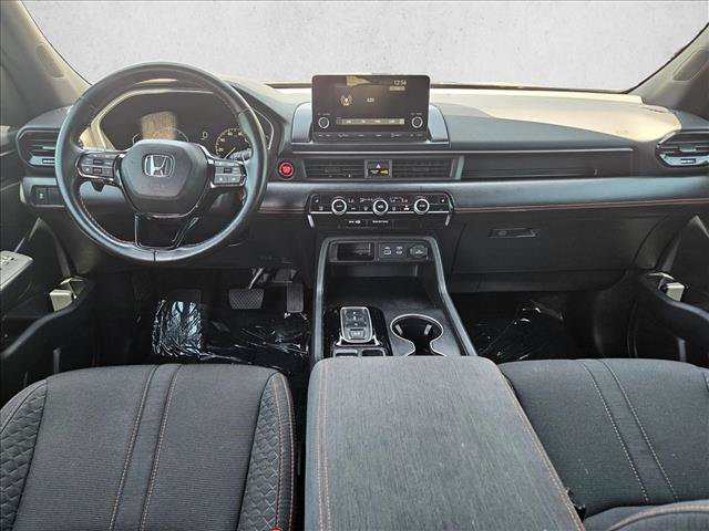 Used 2025 Honda Pilot Sport image 16