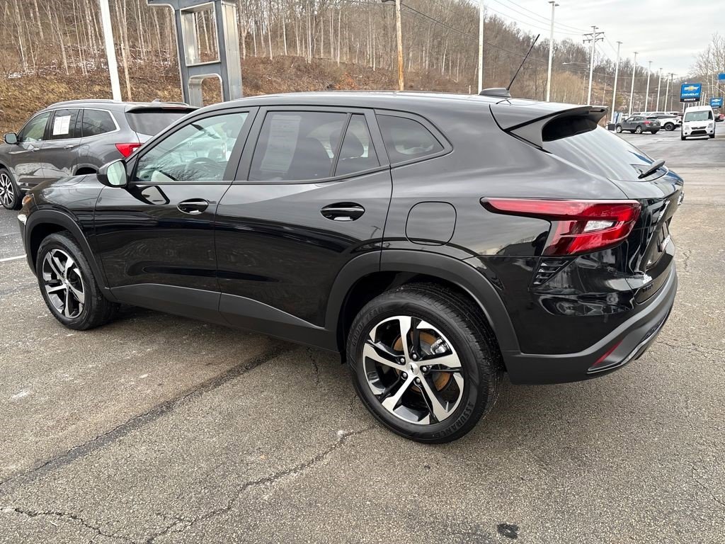 Certified 2024 Chevrolet Trax RS image 4