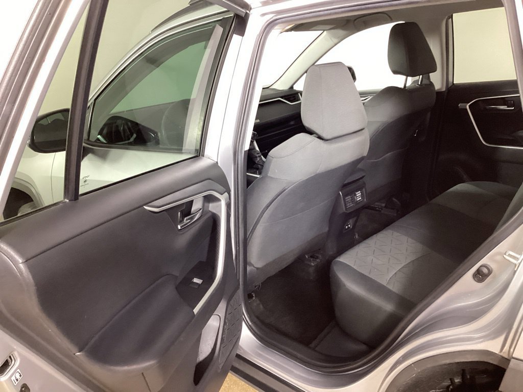 Used 2020 Toyota RAV4 XLE AWD/4WD image 21