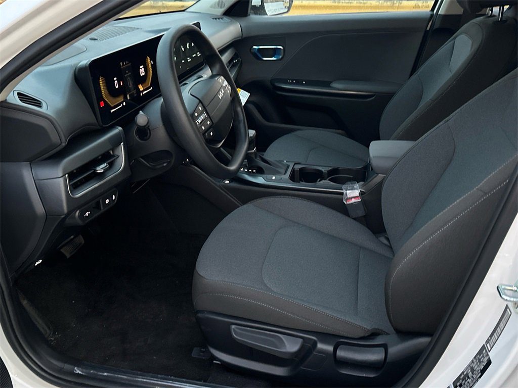 New 2025 Kia K4 LXS image 18