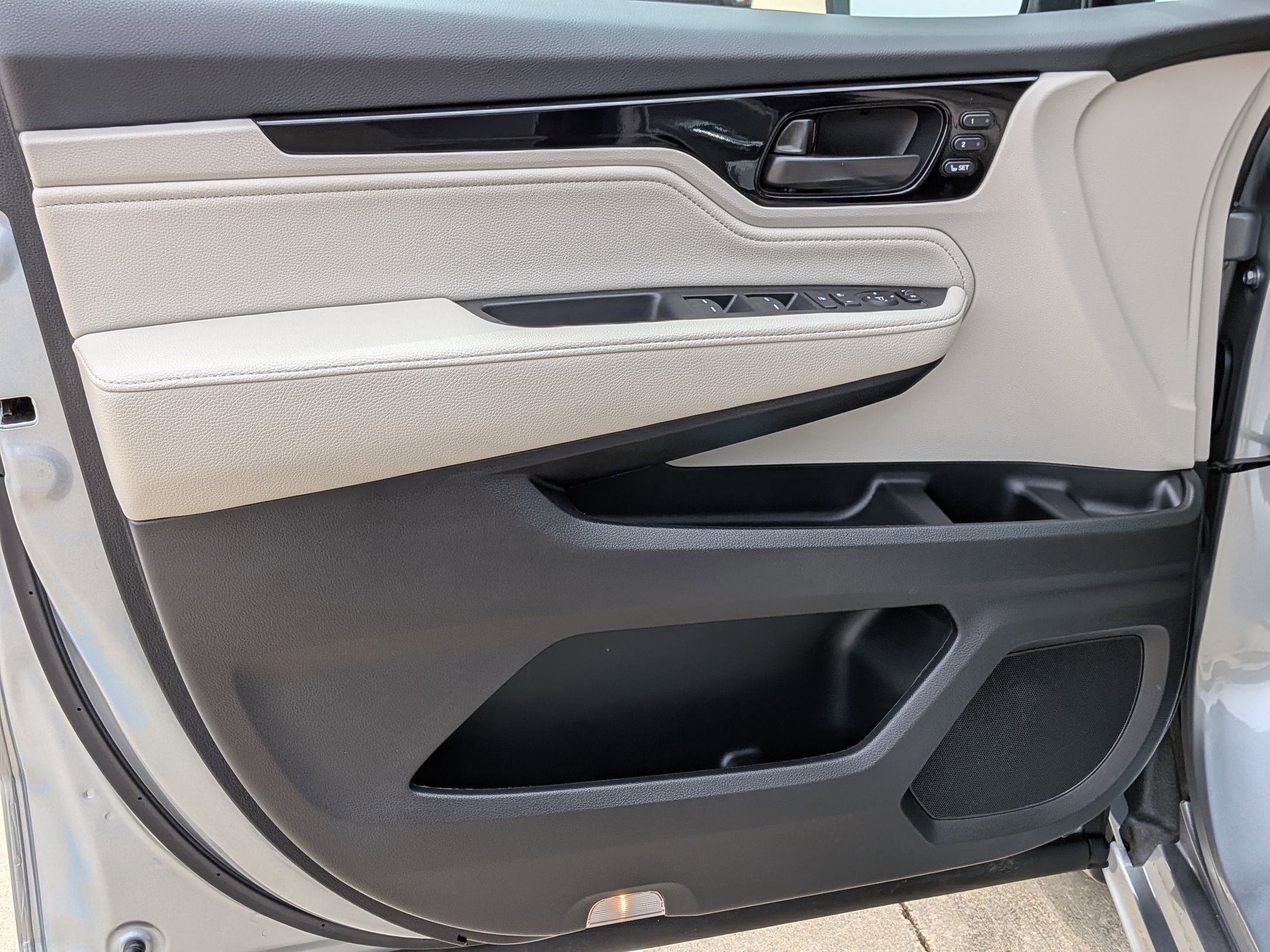 Certified 2025 Honda Odyssey Touring image 12