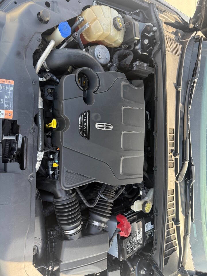 Used 2017 Lincoln Continental Reserve w/ Technology Package image 37