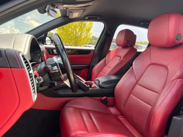 Used 2022 Porsche Cayenne AWD/4WD image 12