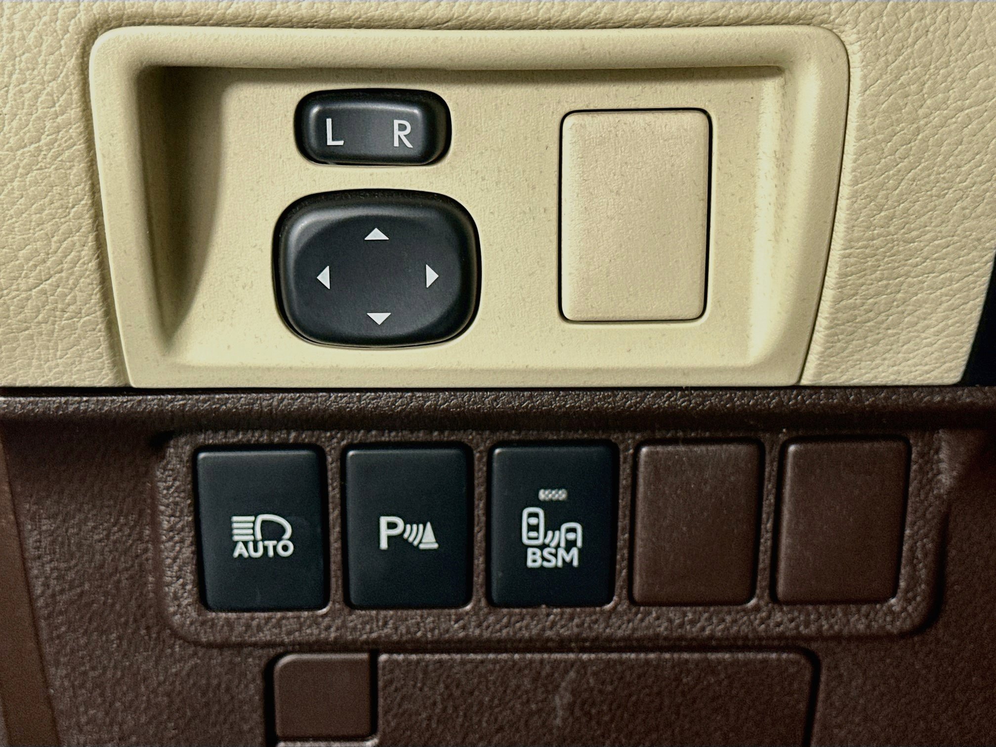 Used 2016 Lexus ES 350 w/ Ultra Luxury Package FWD image 17