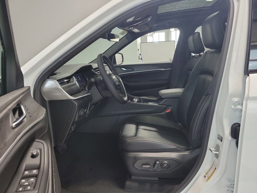 New 2025 Jeep Grand Cherokee Limited image 9