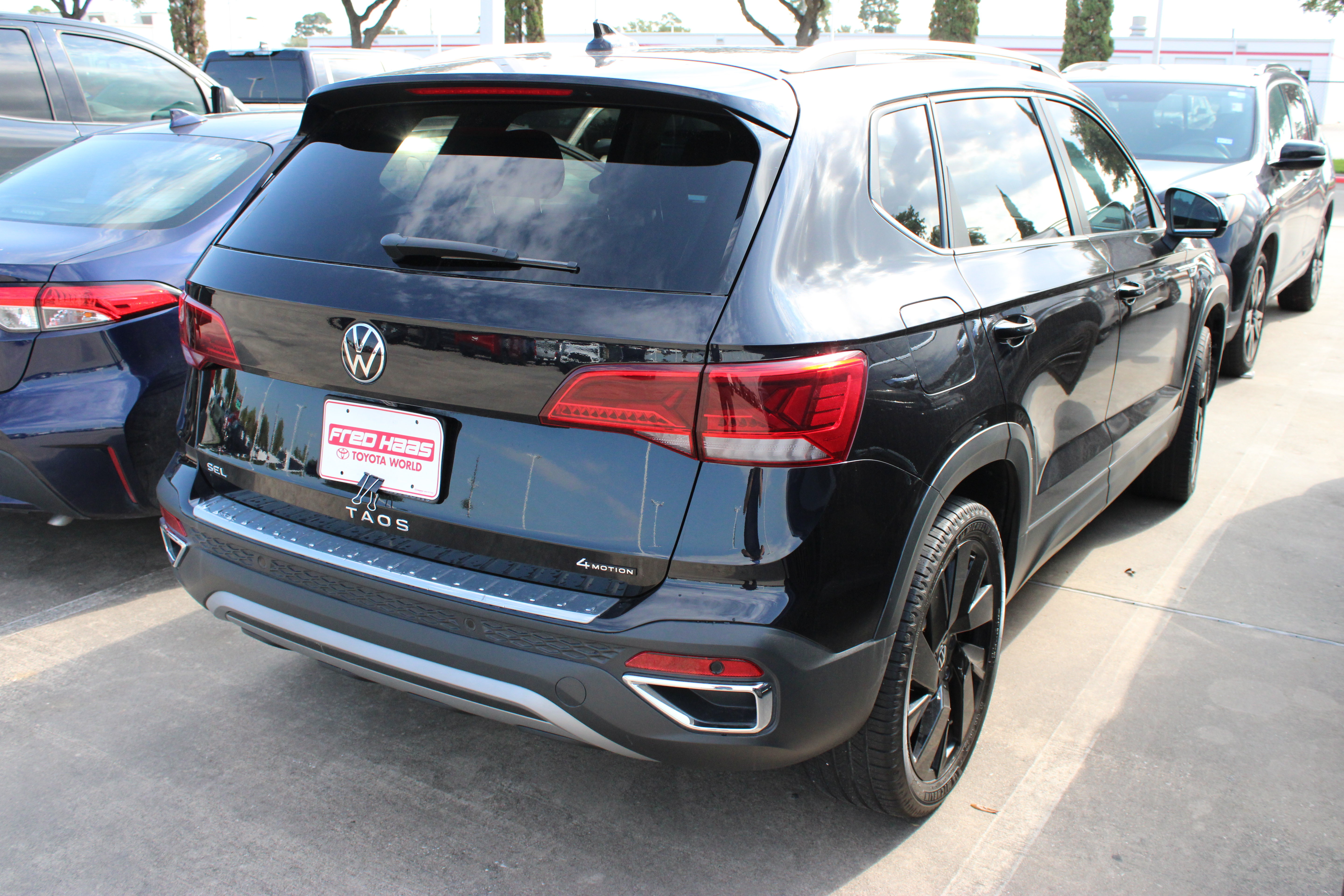 Used 2024 Volkswagen Taos SEL AWD/4WD image 11