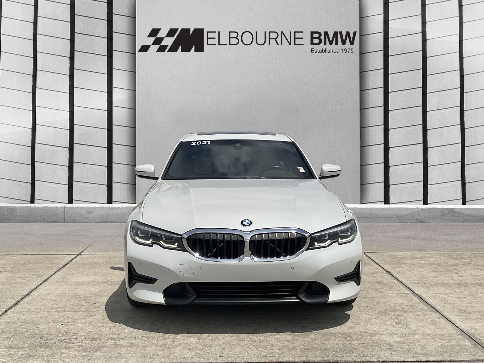 Used 2021 BMW 330i Sedan w/ Convenience Package RWD image 2