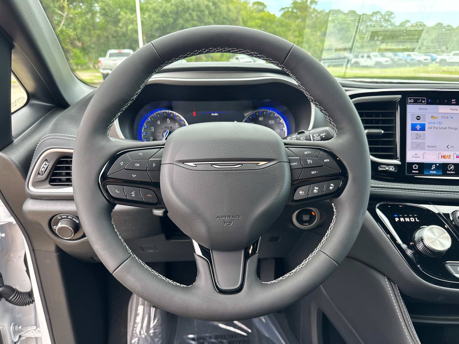 New 2027 Chrysler Pacifica Limited FWD image 27