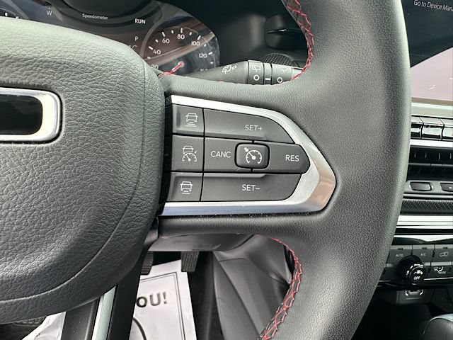 Used 2025 Jeep Compass Trailhawk AWD/4WD image 25