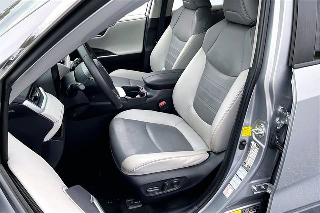 Used 2020 Toyota RAV4 Limited image 20