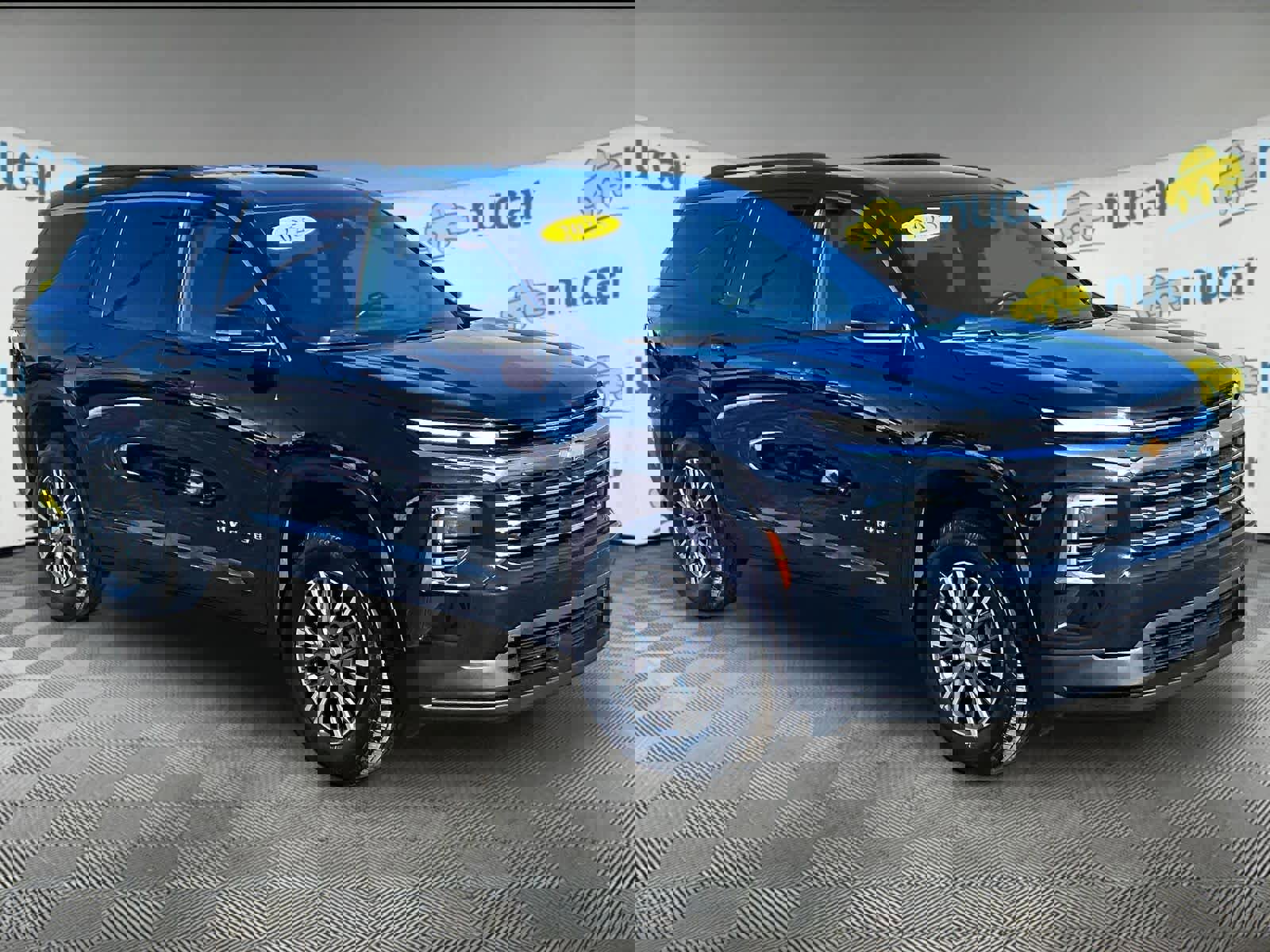 Used 2025 Chevrolet Traverse LT image 1