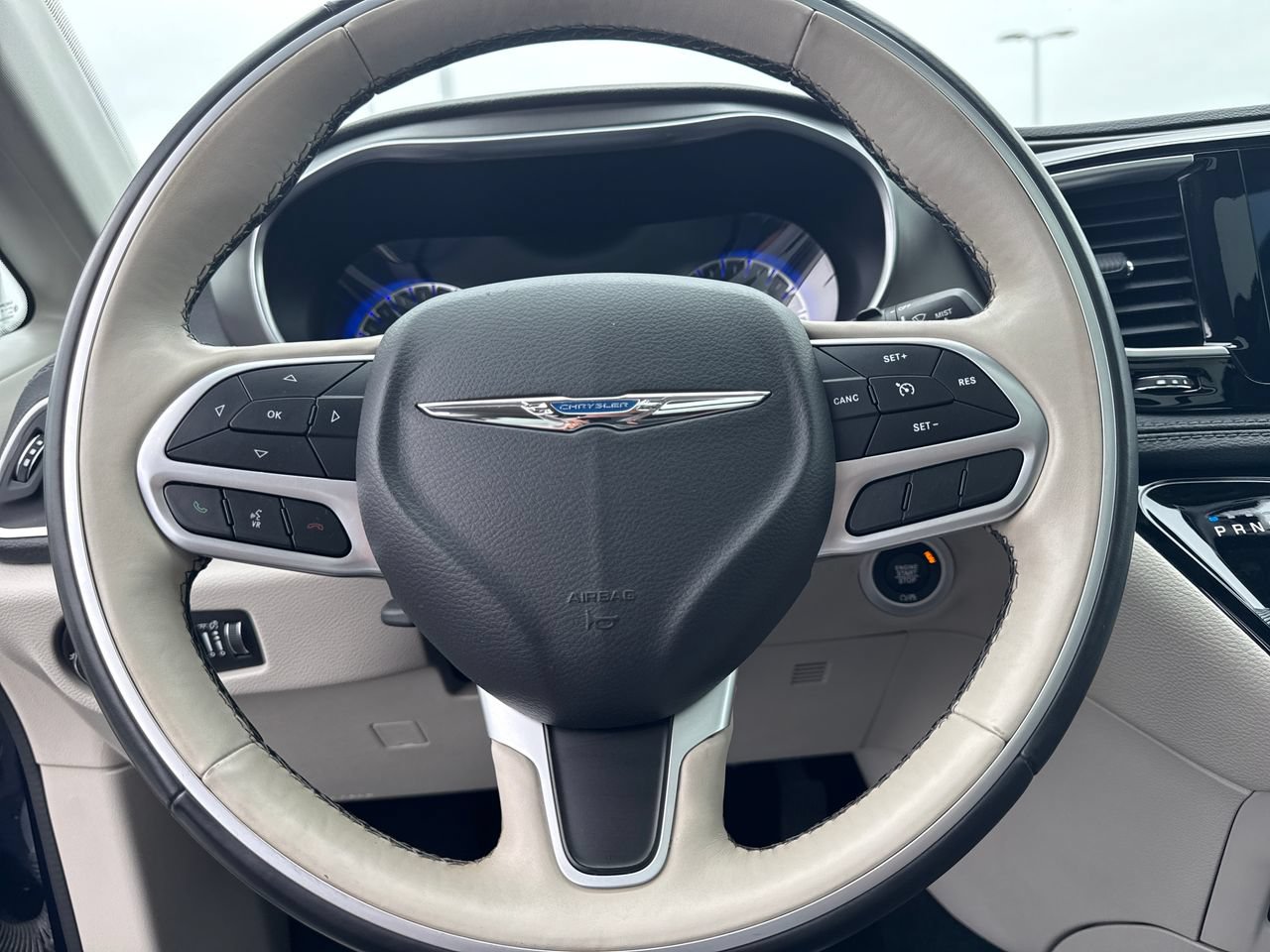 Used 2018 Chrysler Pacifica Limited FWD image 19