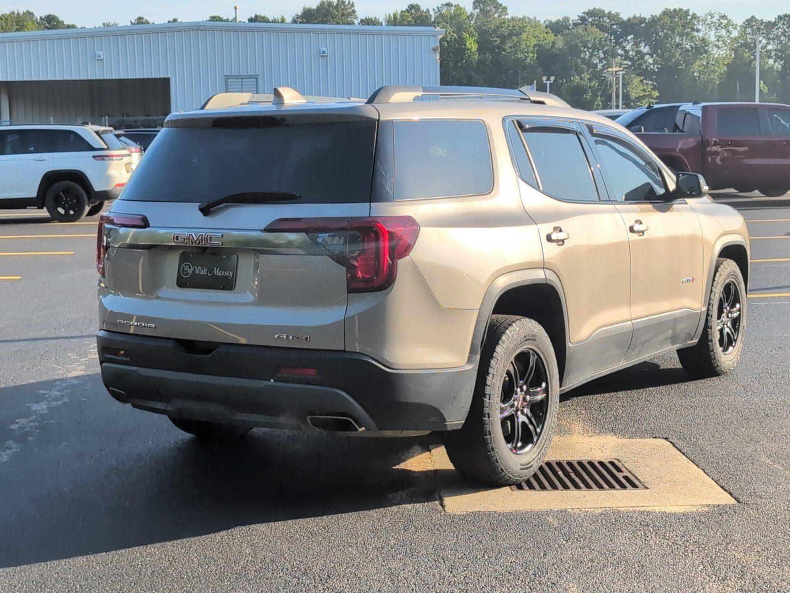Used 2022 GMC Acadia AT4 w/ Technology Package AWD/4WD image 7