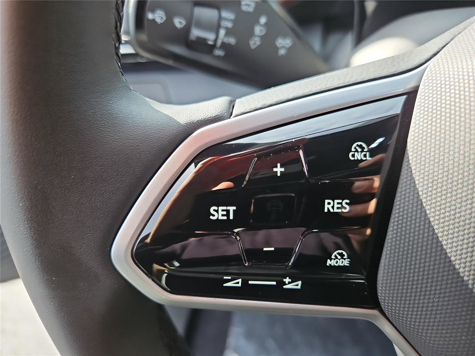 New 2025 Volkswagen ID.4 Pro image 16