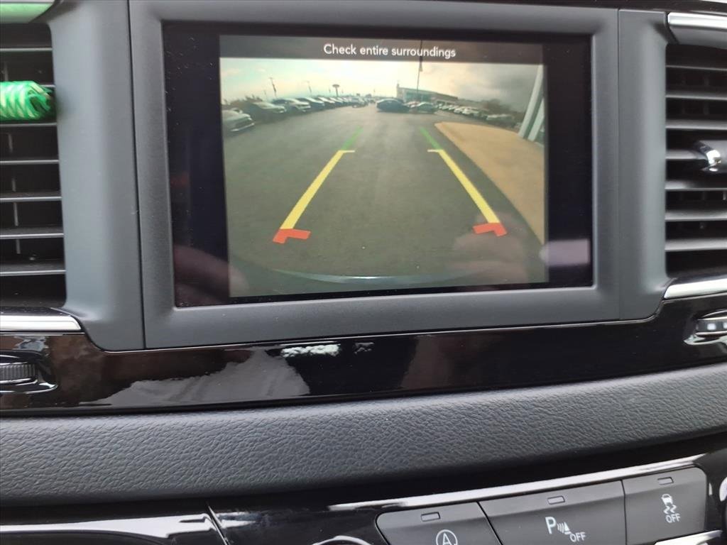 Used 2020 Chrysler Voyager L image 17