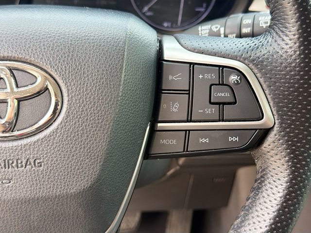 Used 2022 Toyota Sienna Limited FWD image 40