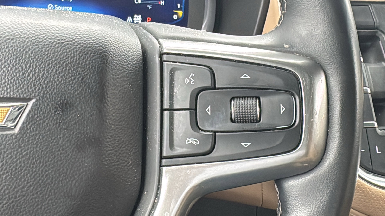 Used 2023 Chevrolet Suburban Premier w/ Premium Package 2 AWD/4WD image 24