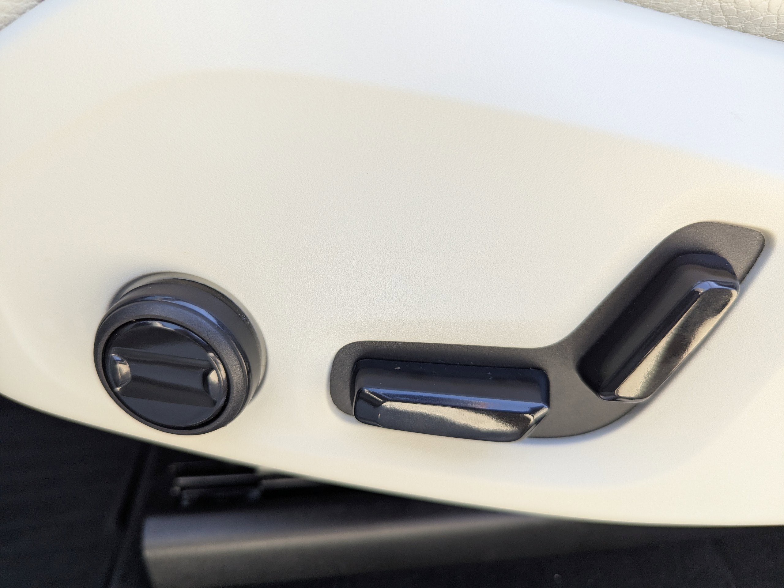 Used 2023 Volvo XC90 T8 Plus w/ Protection Package Premier image 24