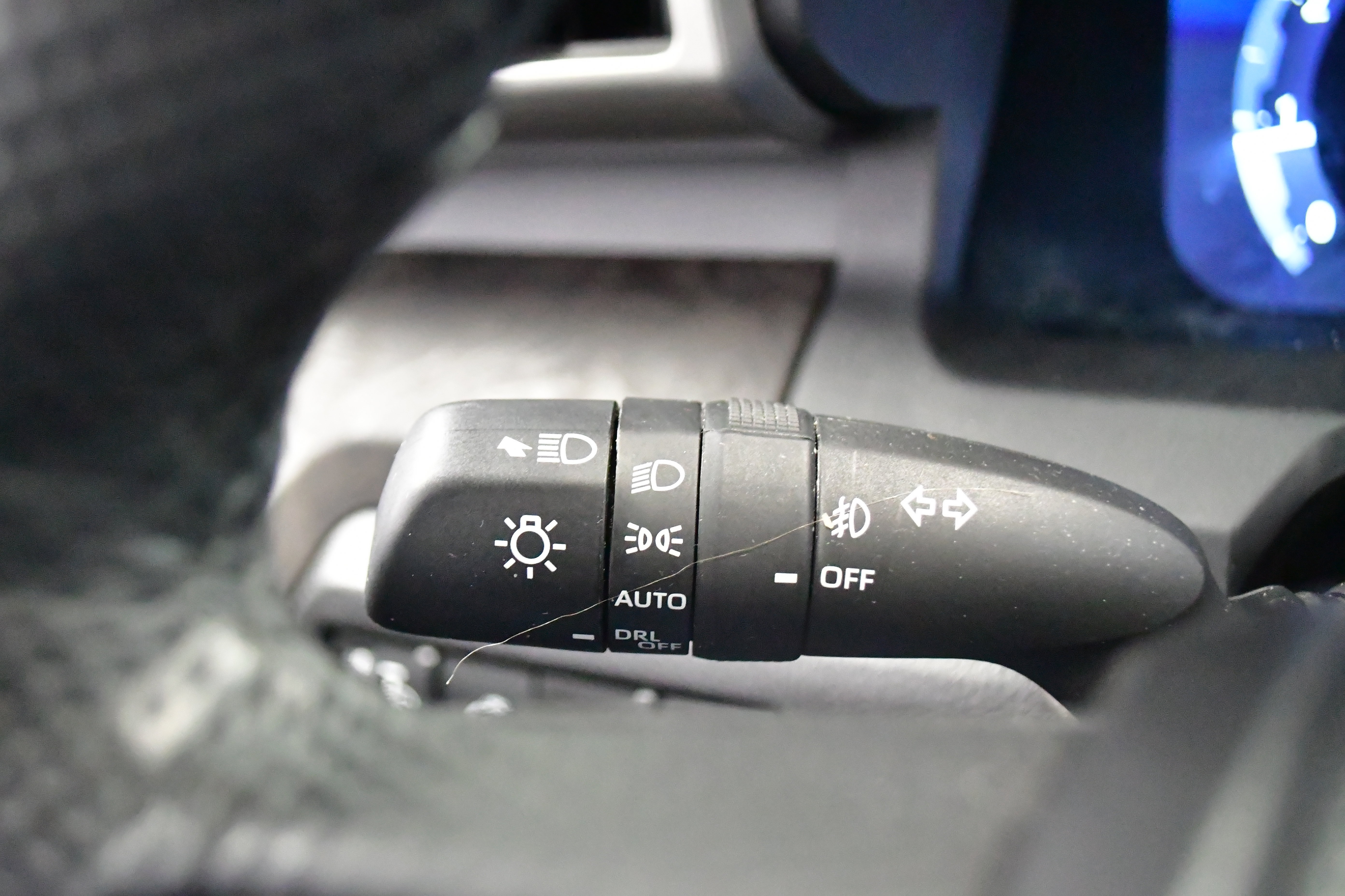 Used 2024 Toyota Tacoma Limited w/ Limited Package (LT) image 39