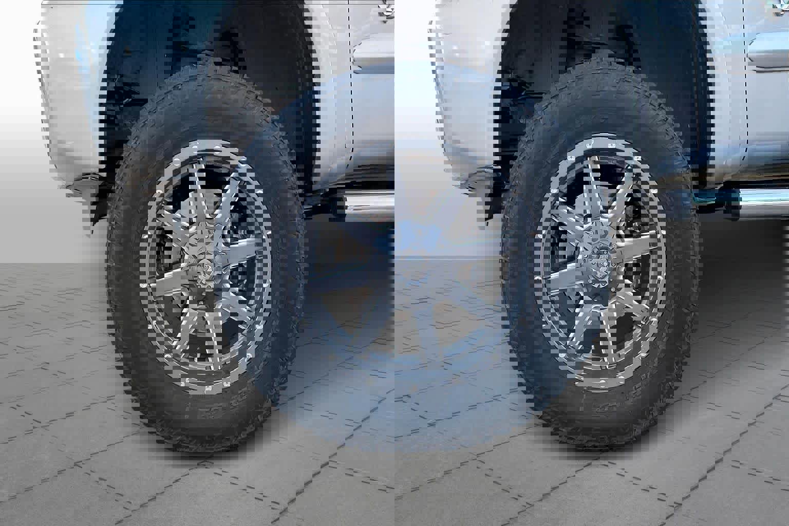 Used 2015 Nissan Titan SL w/ SL Moonroof Package image 11