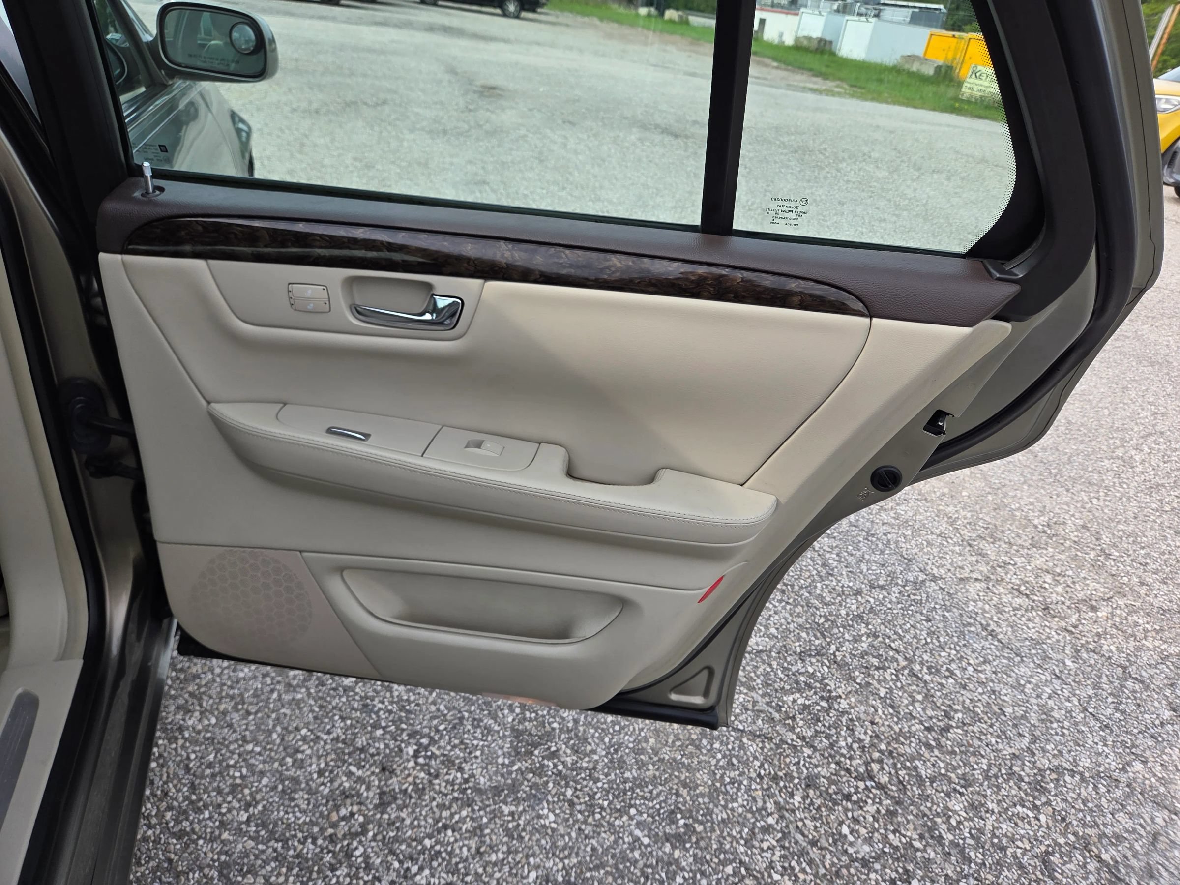 Used 2011 Cadillac DTS Luxury FWD image 20