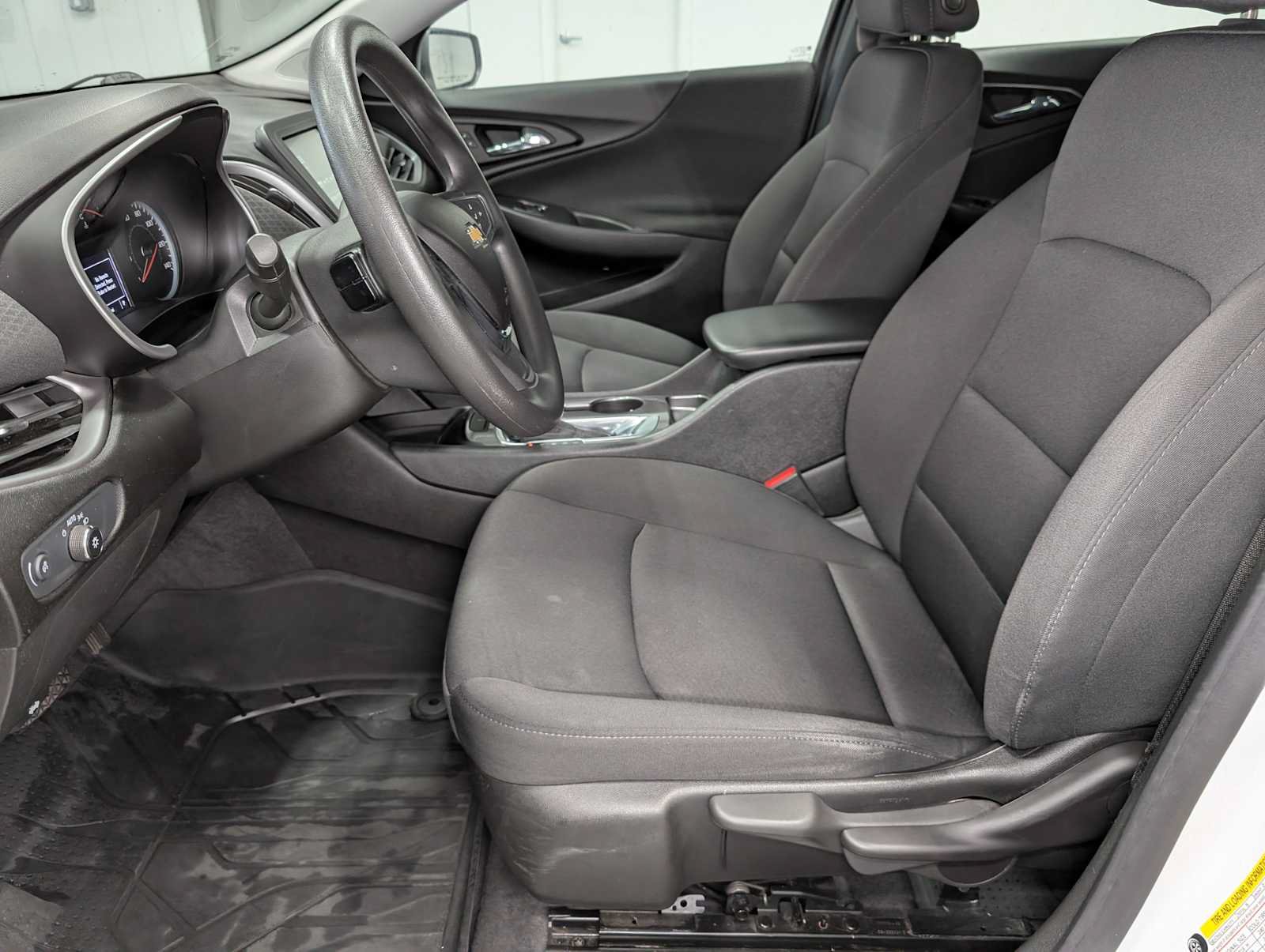 Used 2018 Chevrolet Malibu LS FWD image 4