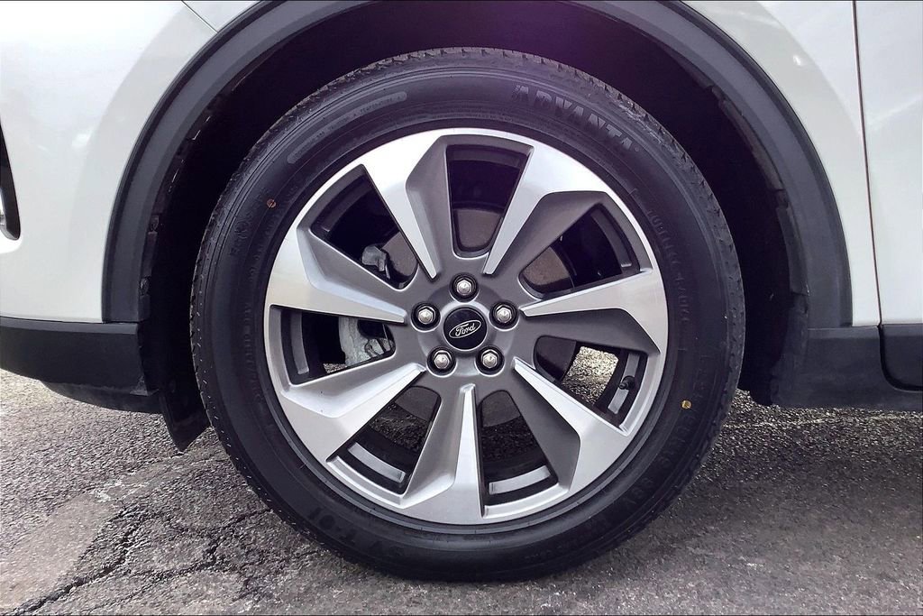 Used 2023 Ford Escape Platinum image 10