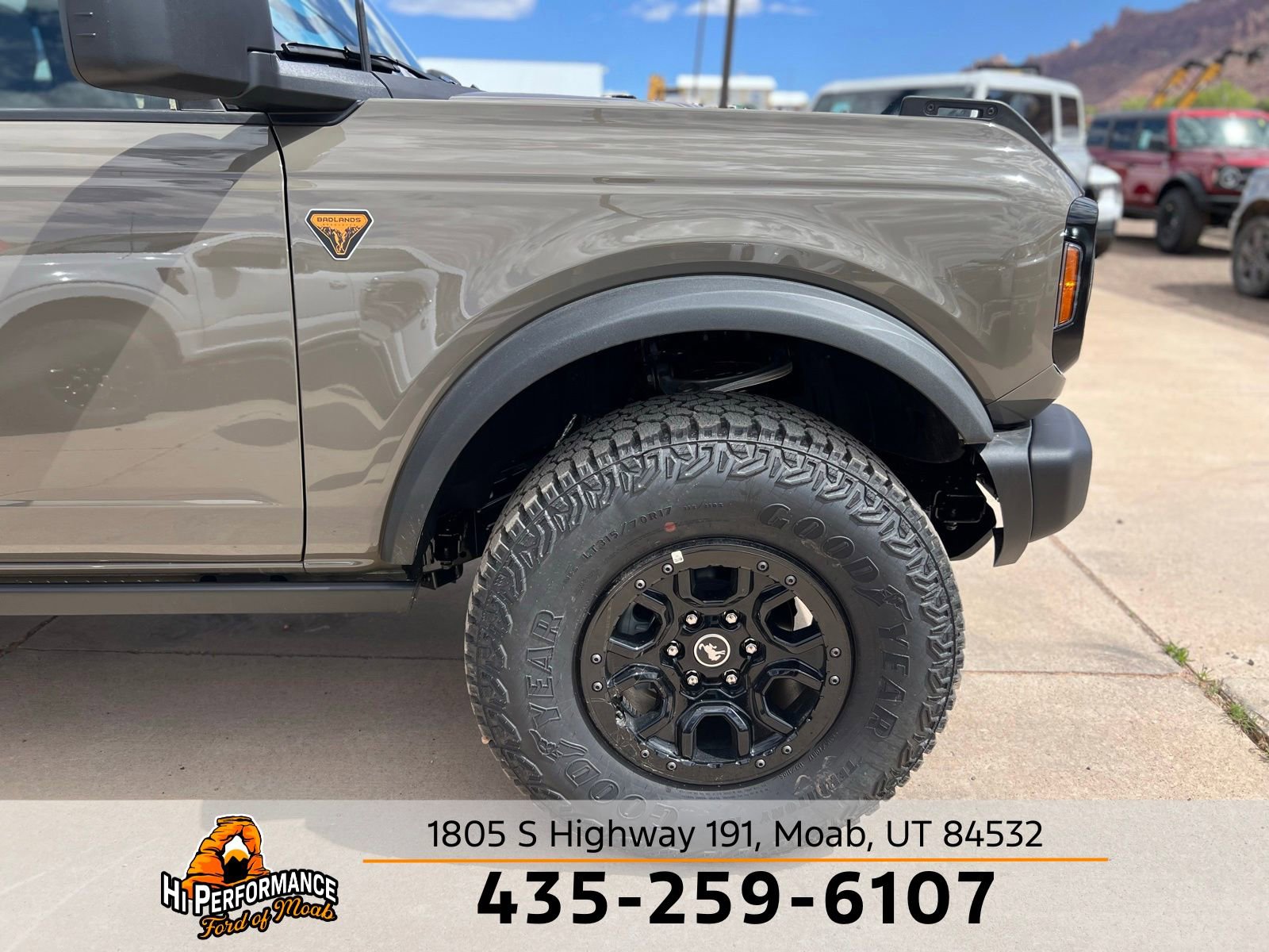 New 2026 Ford Bronco Badlands w/ Sasquatch Package AWD/4WD image 4
