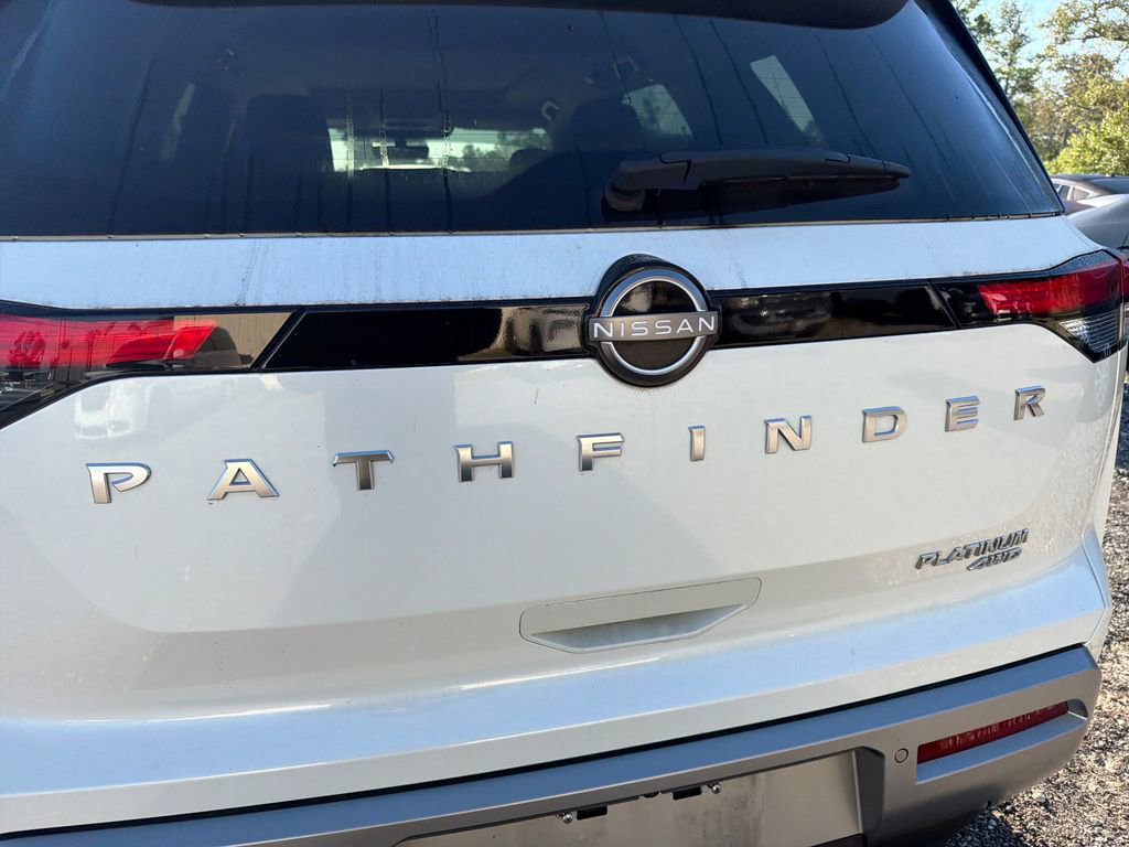 Used 2024 Nissan Pathfinder Platinum image 17