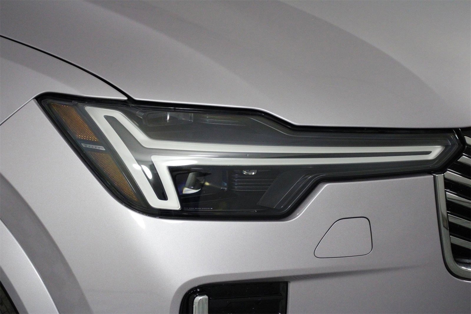 New 2026 Volvo XC90 B6 Plus w/ Protection Package Premier image 14