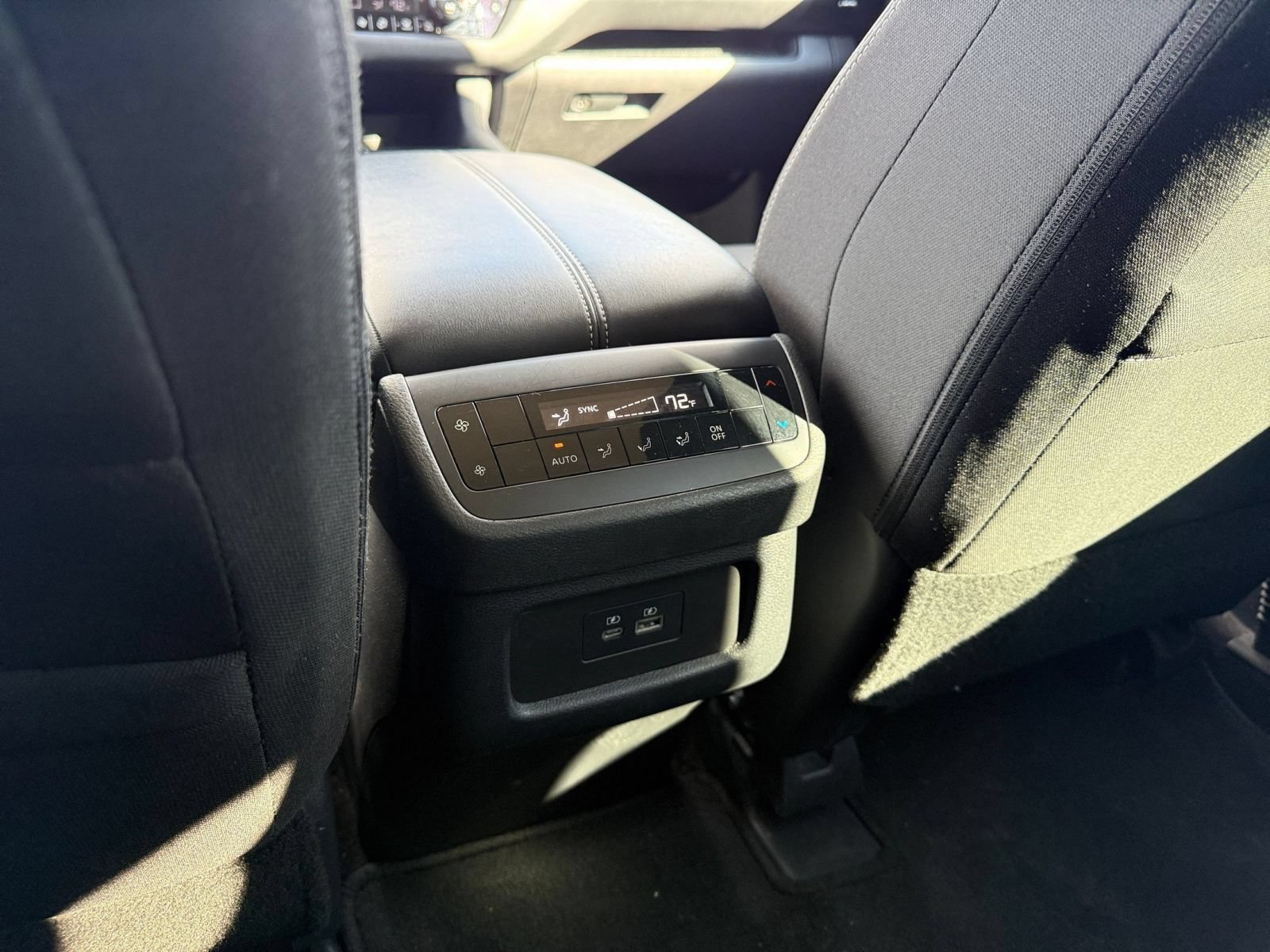 Used 2025 Nissan Pathfinder SV FWD image 24