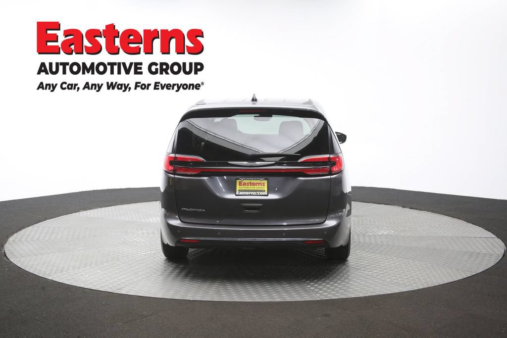 Used 2023 Chrysler Pacifica Touring-L FWD image 39
