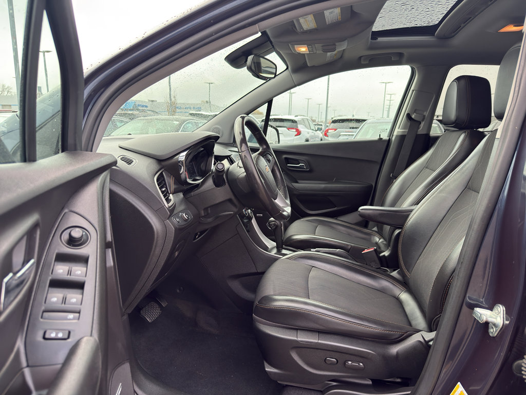 Used 2019 Chevrolet Trax LT w/ Sun & Sound Package image 11