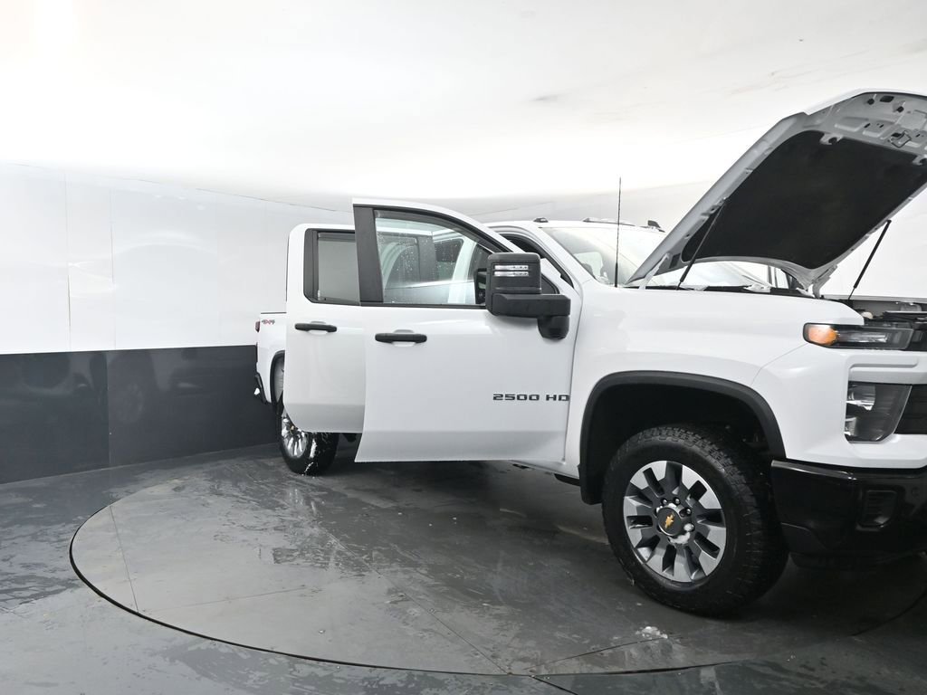 Used 2025 Chevrolet Silverado 2500 Custom w/ Custom Value Package image 31