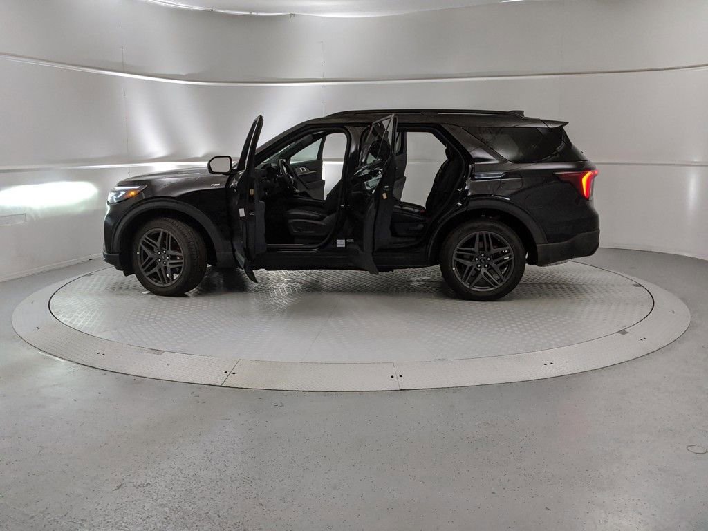 New 2025 Ford Explorer ST-Line w/ ST-Line Street Pack image 11