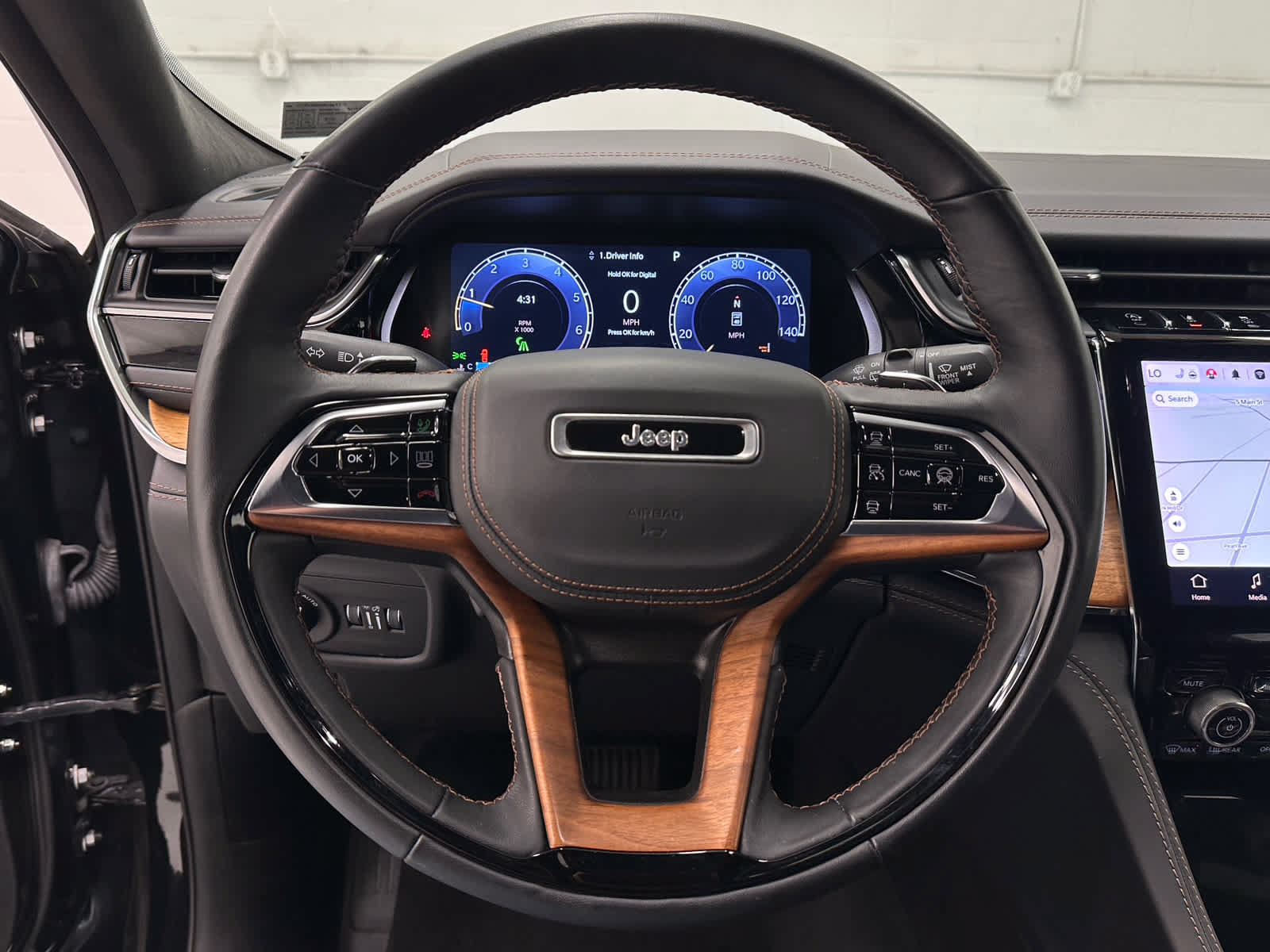 Used 2023 Jeep Grand Cherokee L Summit AWD/4WD image 26
