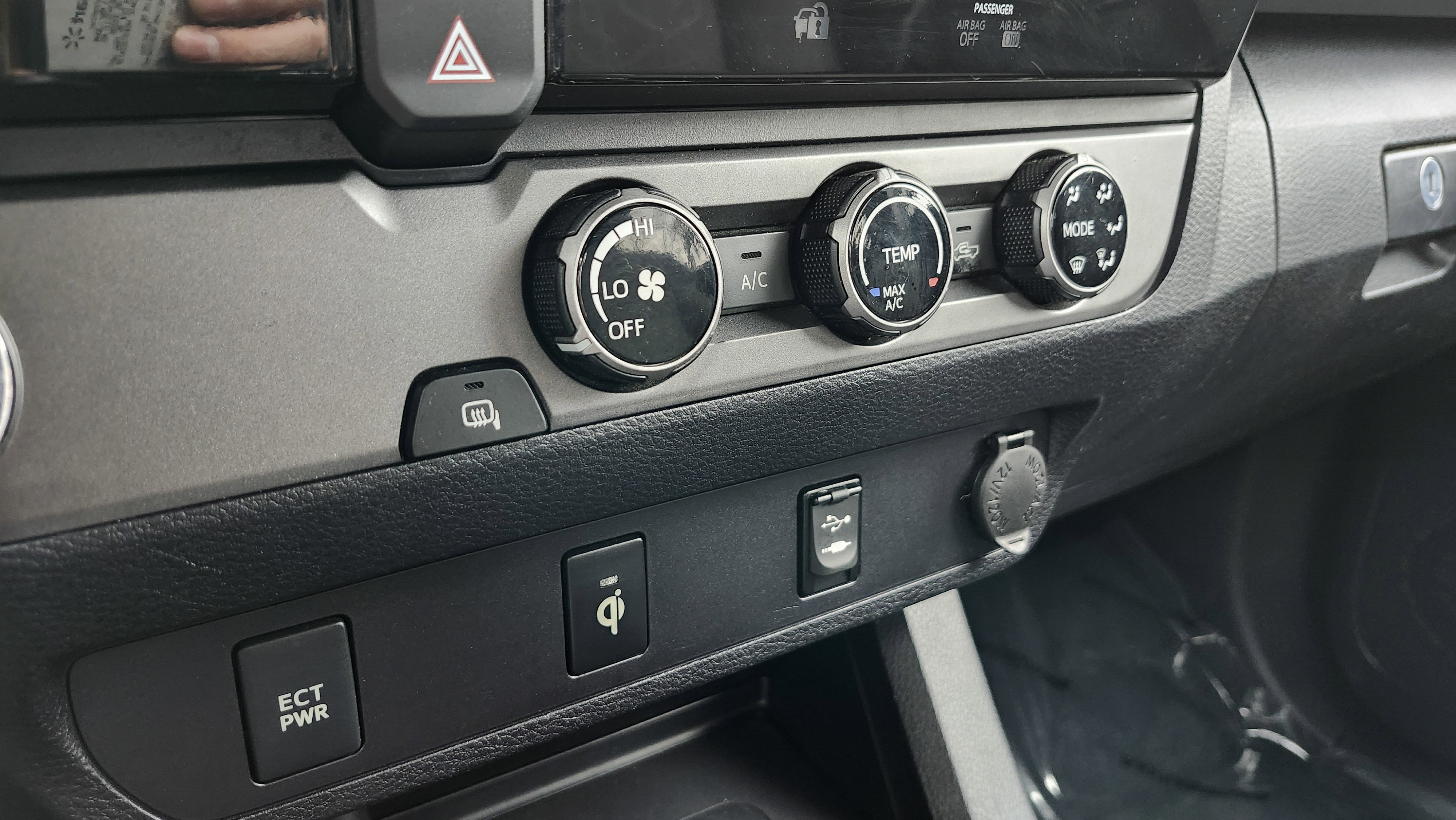 Used 2016 Toyota Tacoma TRD Sport image 29