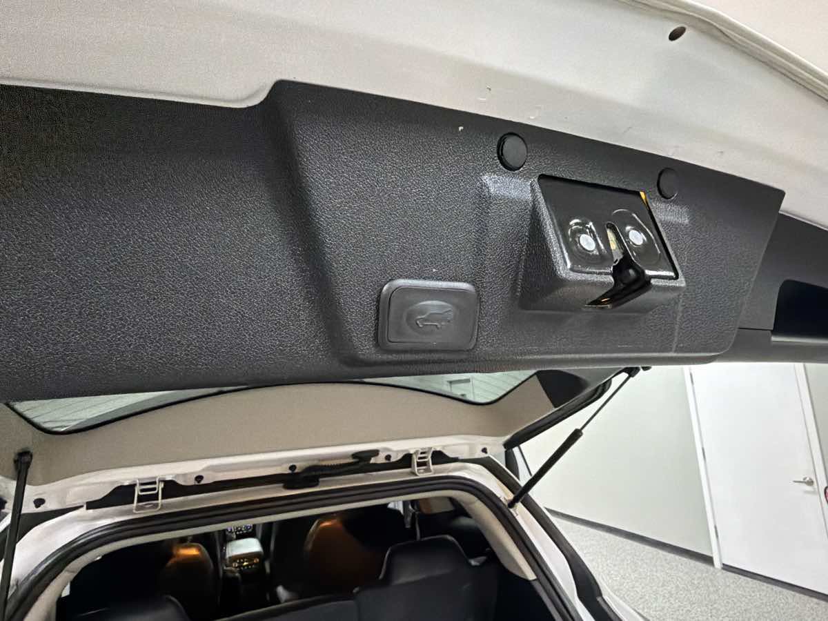Used 2017 Chevrolet Traverse LT FWD image 24