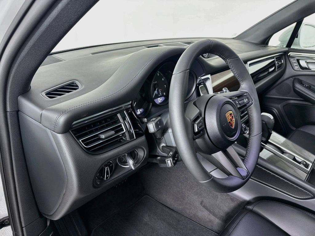 New 2026 Porsche Macan AWD/4WD image 4